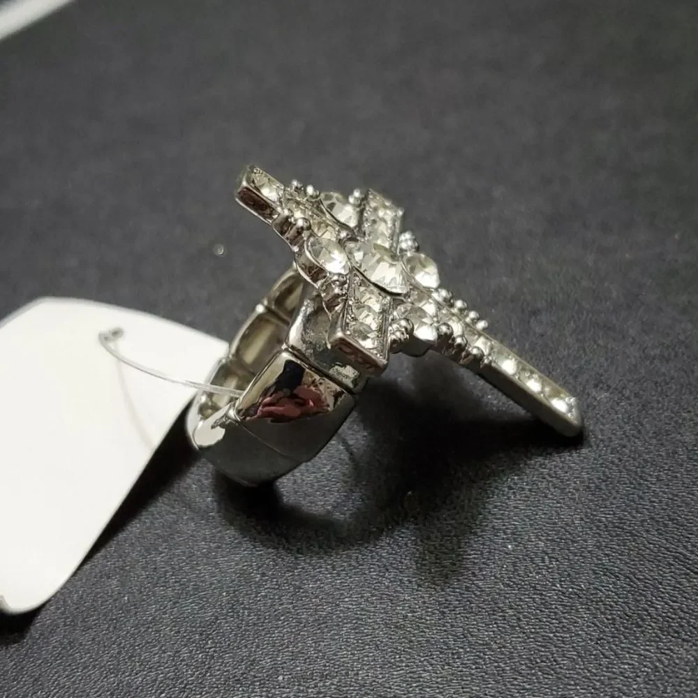 Unbranded pretty silver